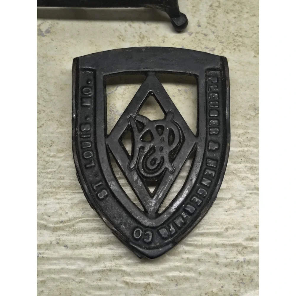 Vintage Black Cast Iron Trivets (set‎ of 3)